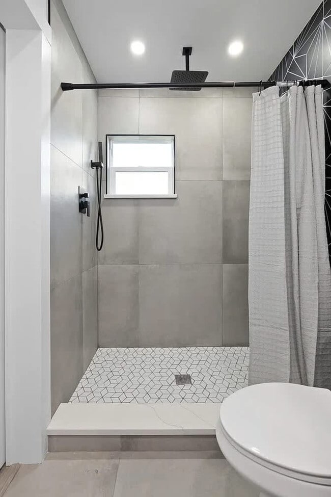 Building Photo - 415 N Shore Dr