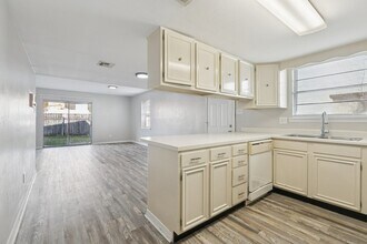 Building Photo - 4001 Georgetown Dr