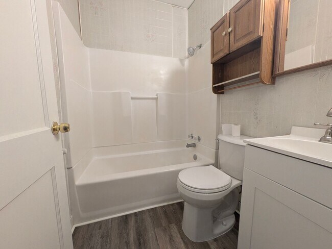 Building Photo - Newly Renovated 2BR/1BA | Jacksonville 32205