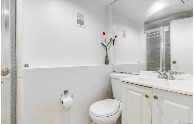 Building Photo - 261 Gramercy Dr