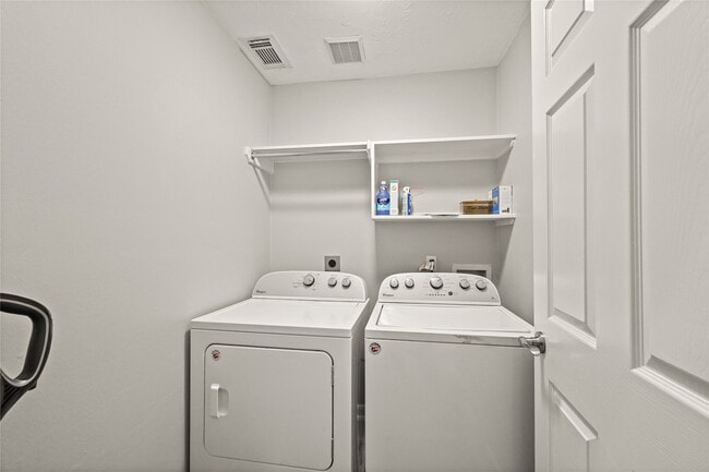 Building Photo - 1330 Leigh Gdns Dr