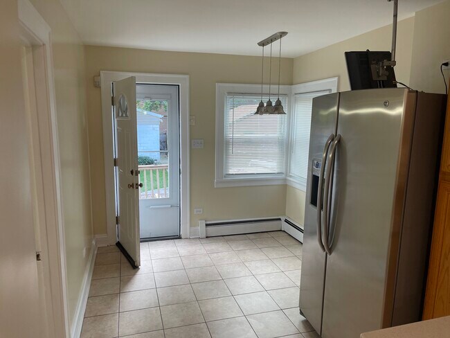 Building Photo - 1428 Fowler Ave