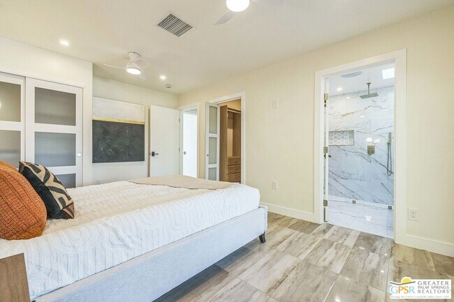 Building Photo - 372 E Molino Rd