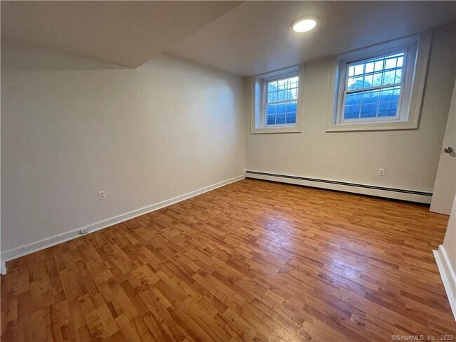 Building Photo - 496 Whitney Ave
