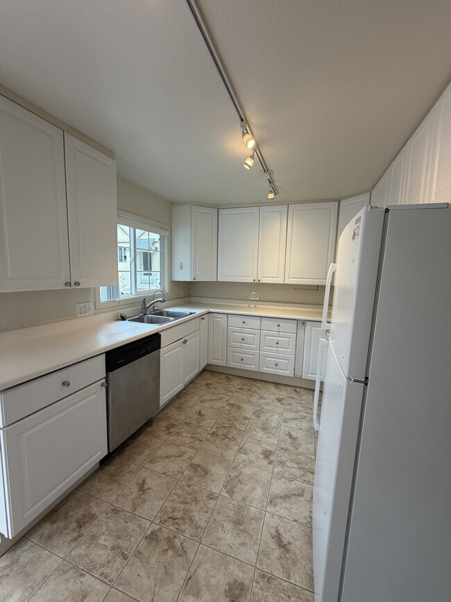 Building Photo - 506 Sonoma Ave