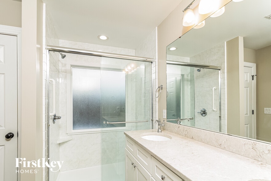 Building Photo - 205 Muirfield Ln