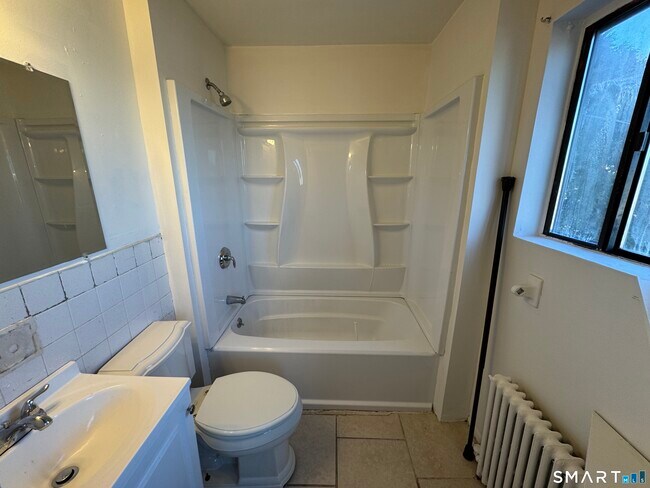 Building Photo - 57 Seaside Ave