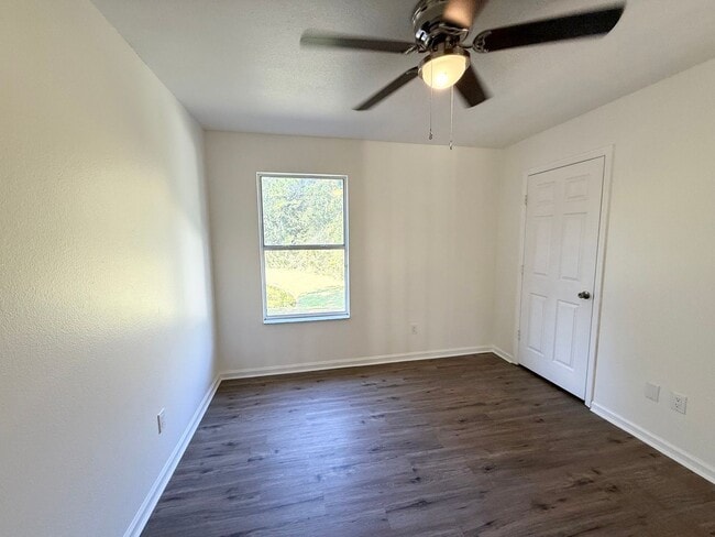 Building Photo - Beautifully Updated 4-Bedroom Home with Po...