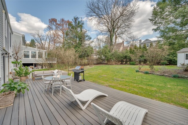 Building Photo - 1001 Shore Acres Dr