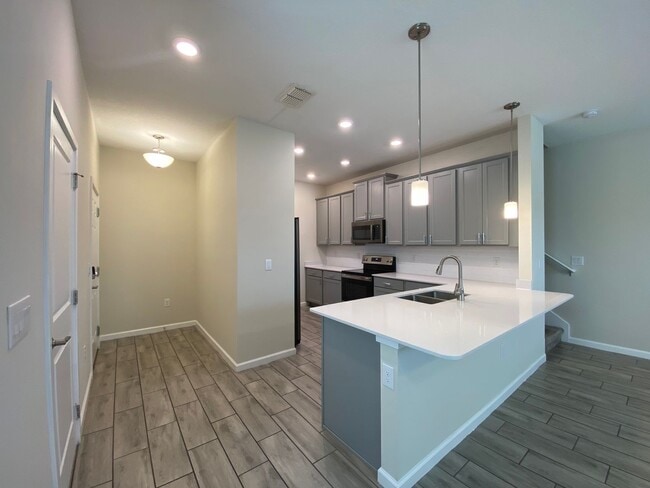 Building Photo - 3BD/2.5BA Townhome in Econ Trails Near Valencia East!