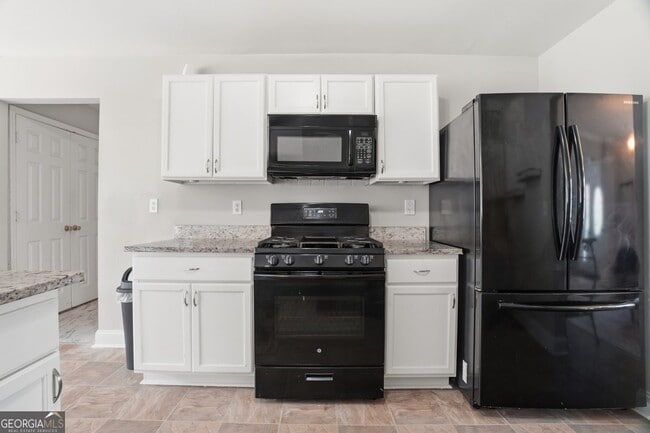 Building Photo - 3951 Oak Field Dr