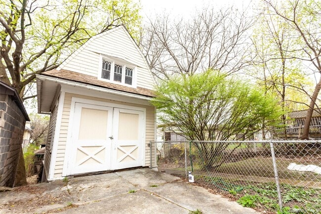 Building Photo - 137 Leroy St