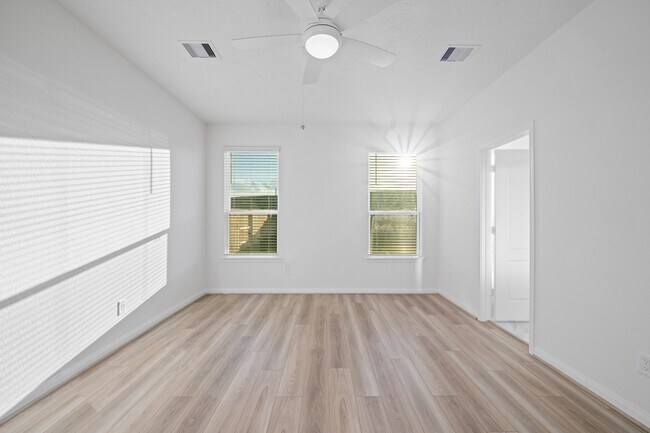 Building Photo - 15719 Autumn Chicory Dr