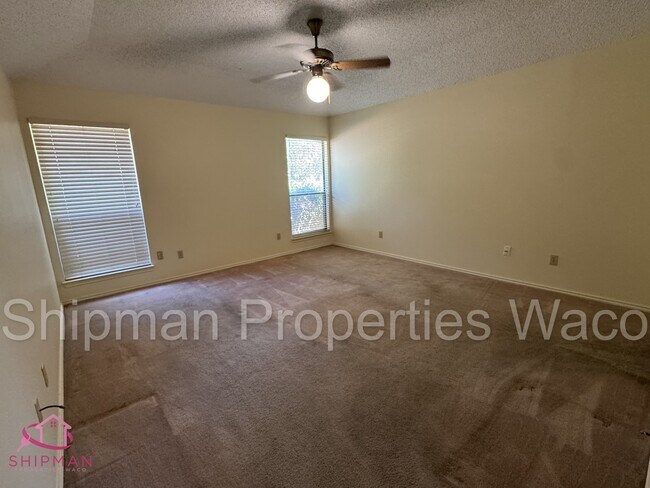 Building Photo - 919 La Porte Dr