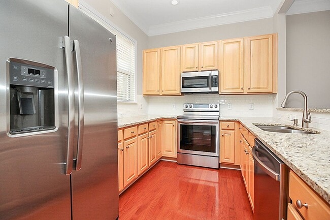 Building Photo - Townhome in The Plaza/NODA coming soon for Lease!