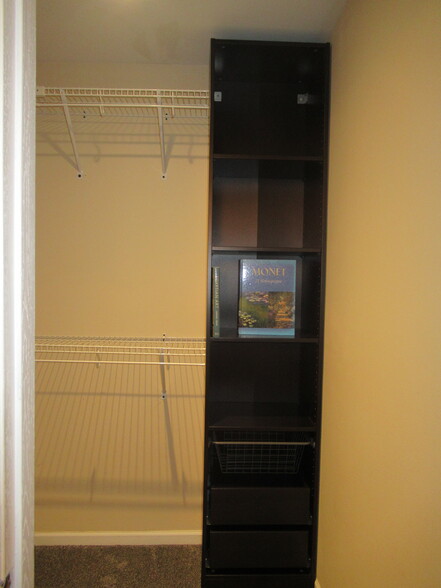 Building Photo - 9 Cedar Ct