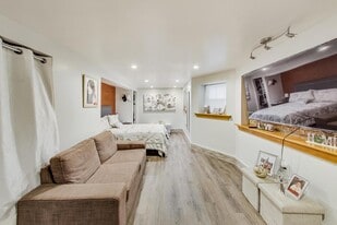 Building Photo - 1039 N Lawndale Ave