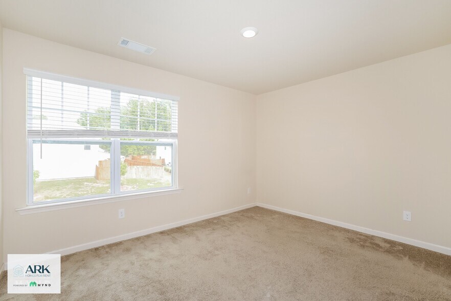 Building Photo - 772 Fitzroy Dr