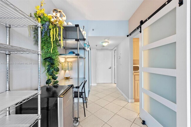 Building Photo - 520 Brickell Key Dr