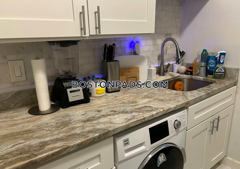 Building Photo - 86 Glenville Ave