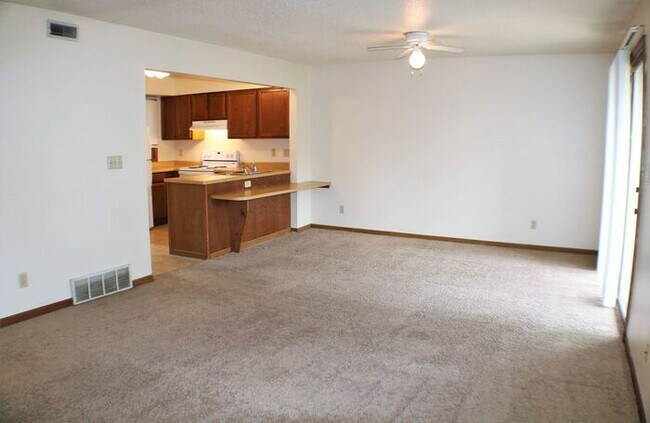 Building Photo - $1,100 | 2 Bedroom, 1 Bathroom CONDO | CAT Friendly* | Available for Immediate Move In!