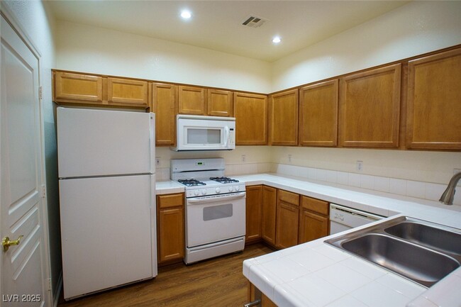 Building Photo - 1000 Duckhorn Ct