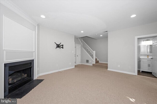 Building Photo - 4576 Fair Valley Dr