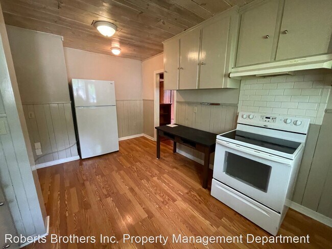 Building Photo - 2 br, 1 bath House - 267 Border Drive East