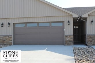 Building Photo - 904 Scott Station Rd