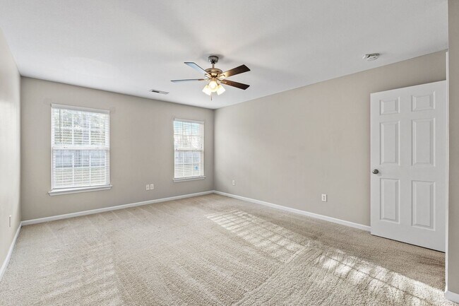 Building Photo - Spacious 4 BR, 2.5 BA, Master BR on Main, Conveniently Located Between Greenville and Spartanburg