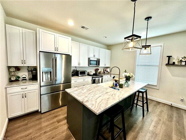 Building Photo - Stunning Modern Haven