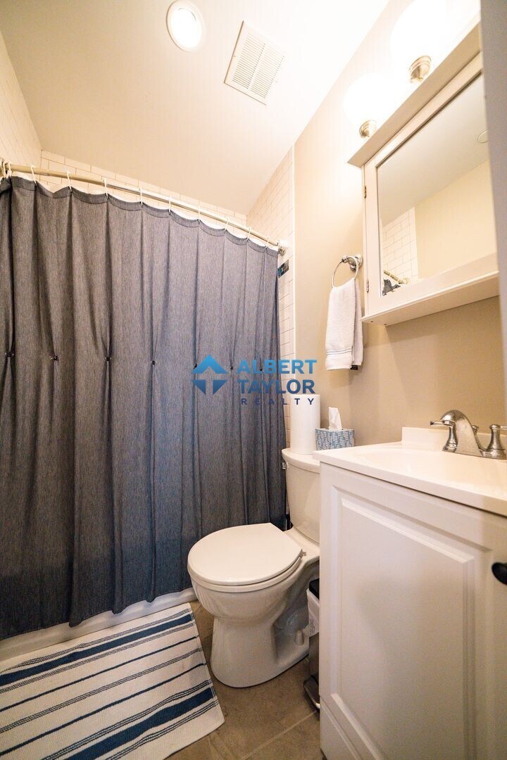 Building Photo - 491 Commonwealth Ave