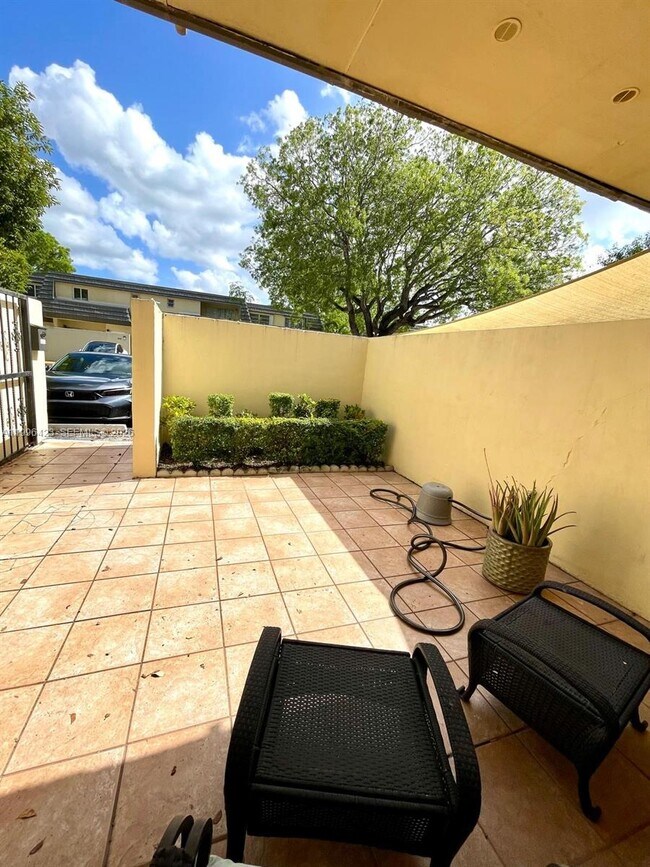 Building Photo - 8423 SW 137th Ave