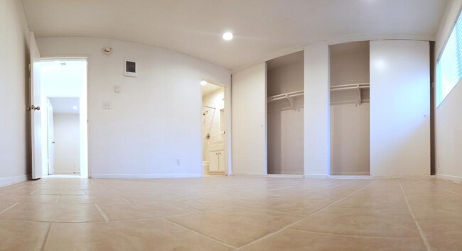 Building Photo - 2 bedroom in Van Nuys CA 91406