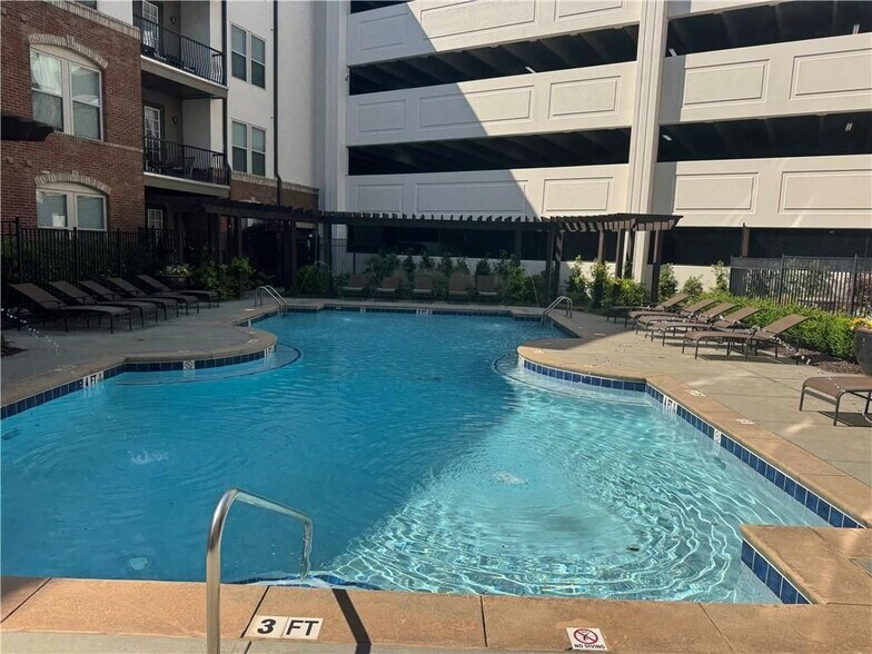 Building Photo - 901 Abernathy Rd NE