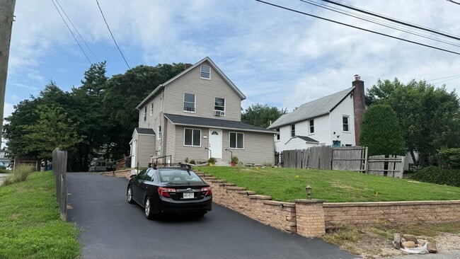 Building Photo - 217 5 Ave