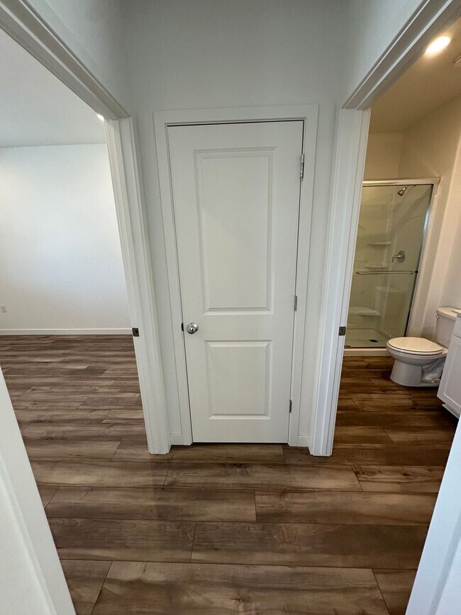 Building Photo - Stunning, Sun-Drenched 4BR + Loft Home in Lakeview – Loaded with Premium Upgrades!