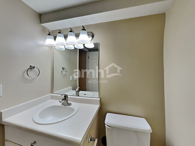 Building Photo - 5870 S Clear Vista Dr