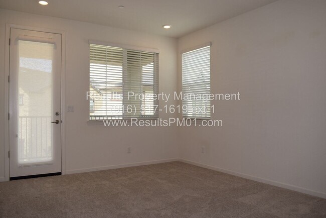 Building Photo - 3 br, 2.5 bath House - 4056 Montcalm Pl