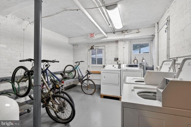 Building Photo - 1410 N Quinn St