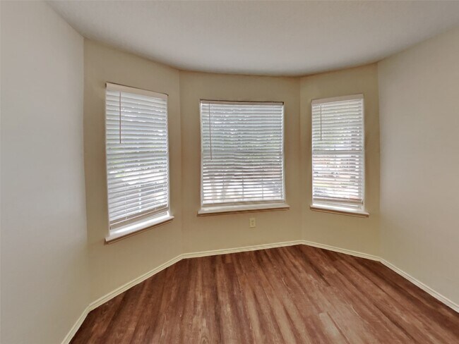 Building Photo - 6303 Tall Canyon Ct