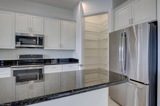 Building Photo - 12762 Fairington Way