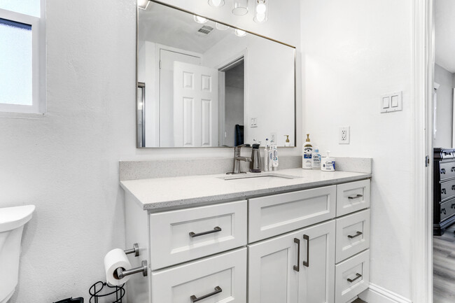 Master Bathroom - 3290 Cabrillo Dr