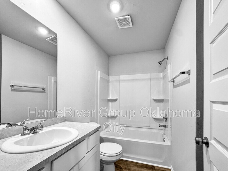 Building Photo - 1221 S Brk Dr