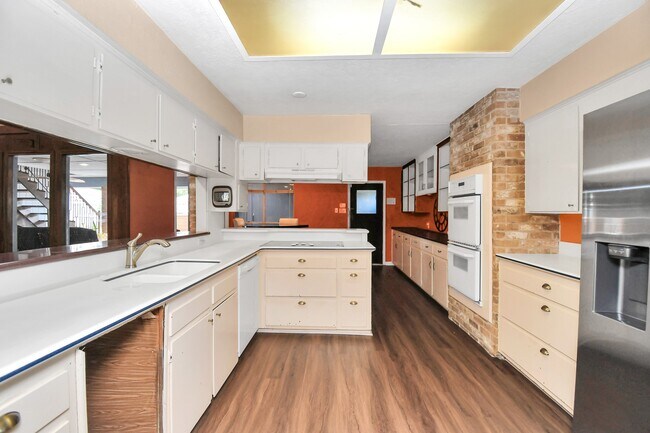 Building Photo - 2510 Hilton Head Dr