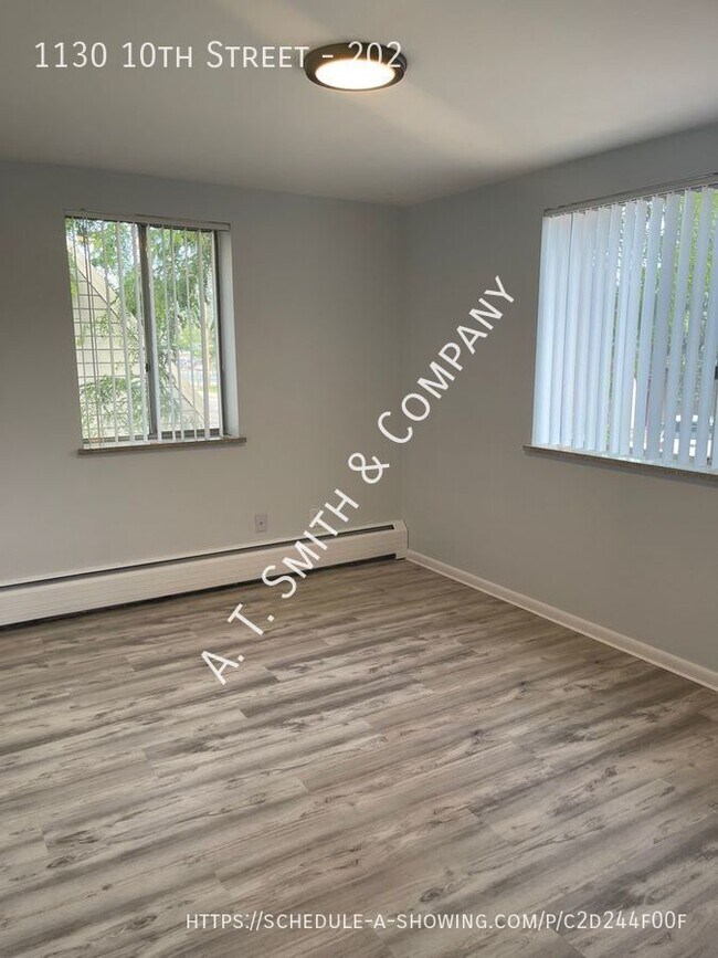 Building Photo - Two Bedroom Apartment in the Heart of Down...