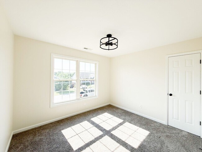 Building Photo - 670 Superior Ln