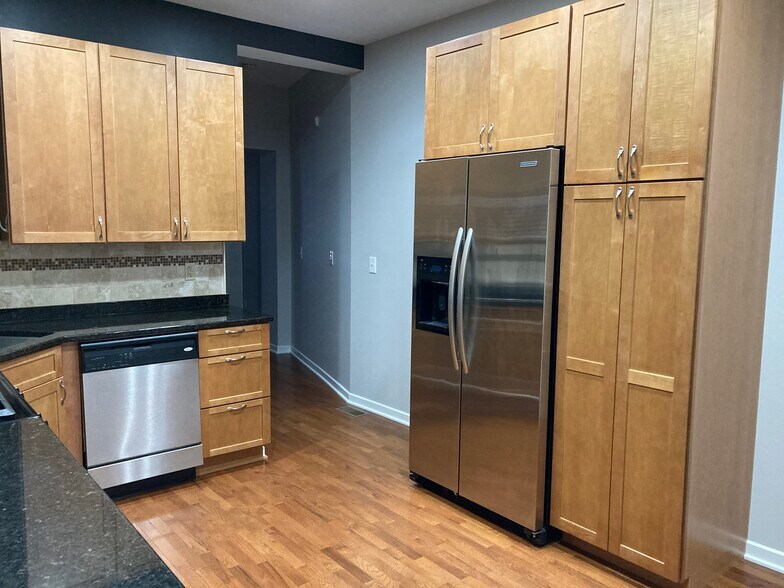 Building Photo - 744 S Front St