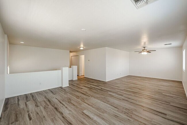 Building Photo - COMING SOON !! 4 BED 2.5 BATH, 2200+ SFT IN CAMELBACK RANCH, PHOENIX