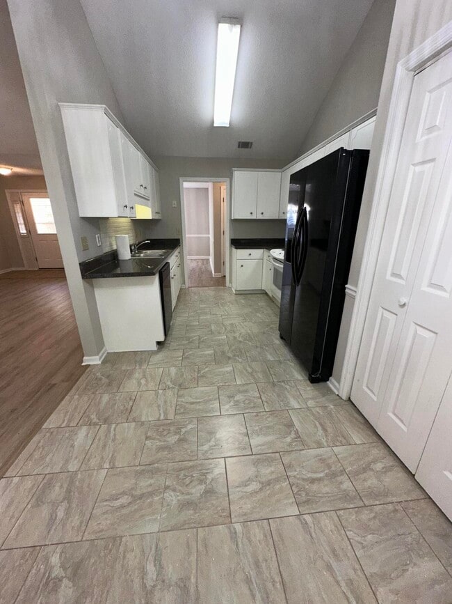 Building Photo - 517 Oak Chase Dr